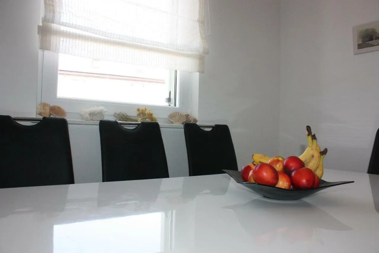 Apartment Natalia Pag باغ