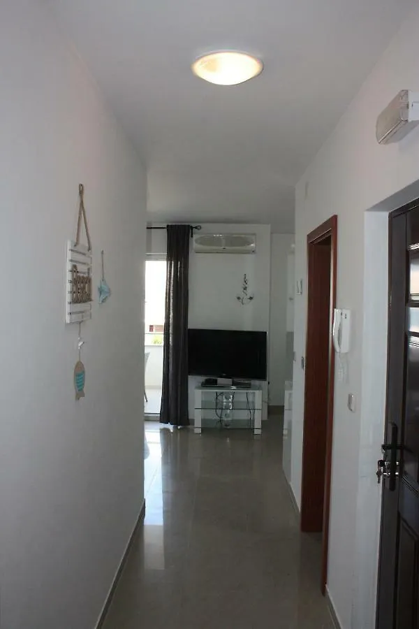 Apartment Natalia Pag باغ